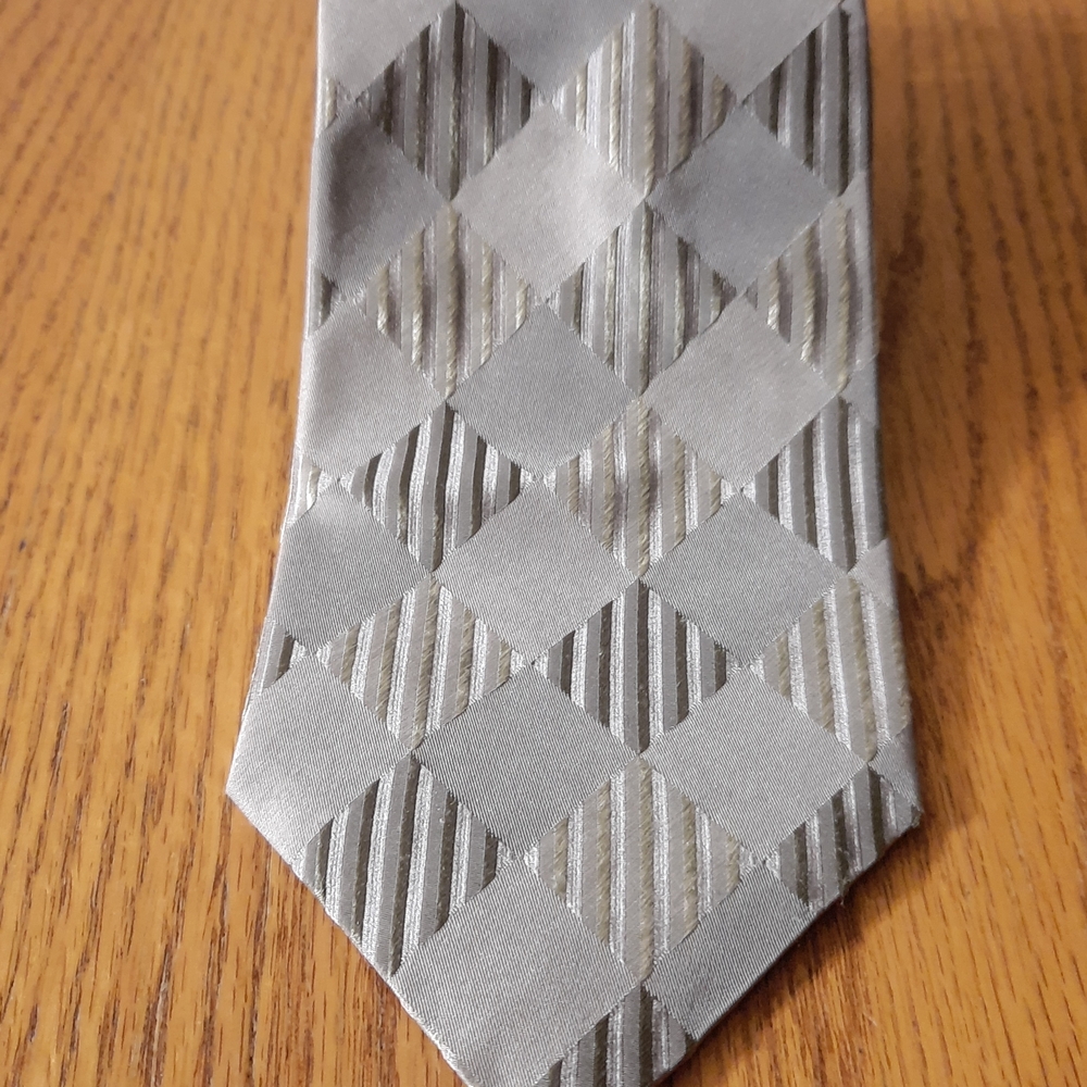 Bugatti Elegant Gray Diamond Patterned Silk Men’s Tie | Made in Italy NWT Design